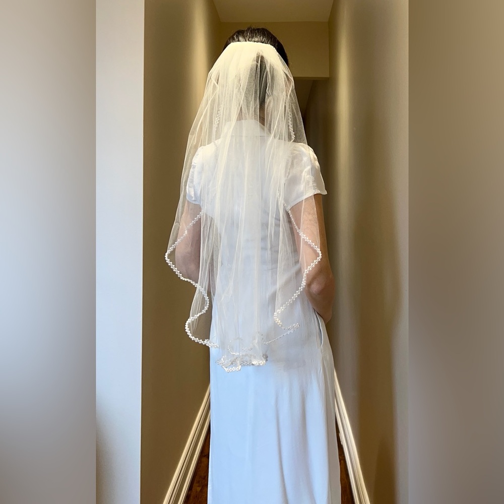 NWOT Cream Bridal Veil with Pearl-Trim, Hip-Length, Single Layer